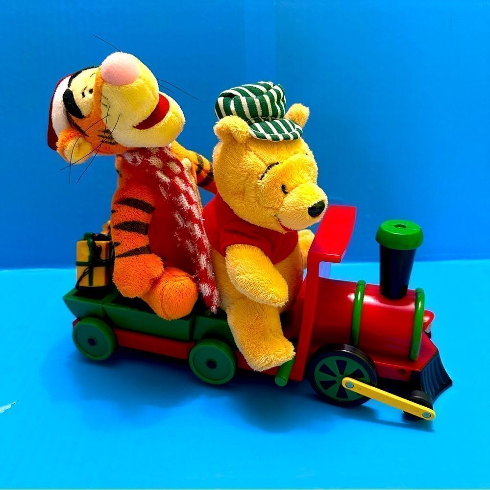 Disney Gemmy Winnie & Tigger Christmas Musical Train